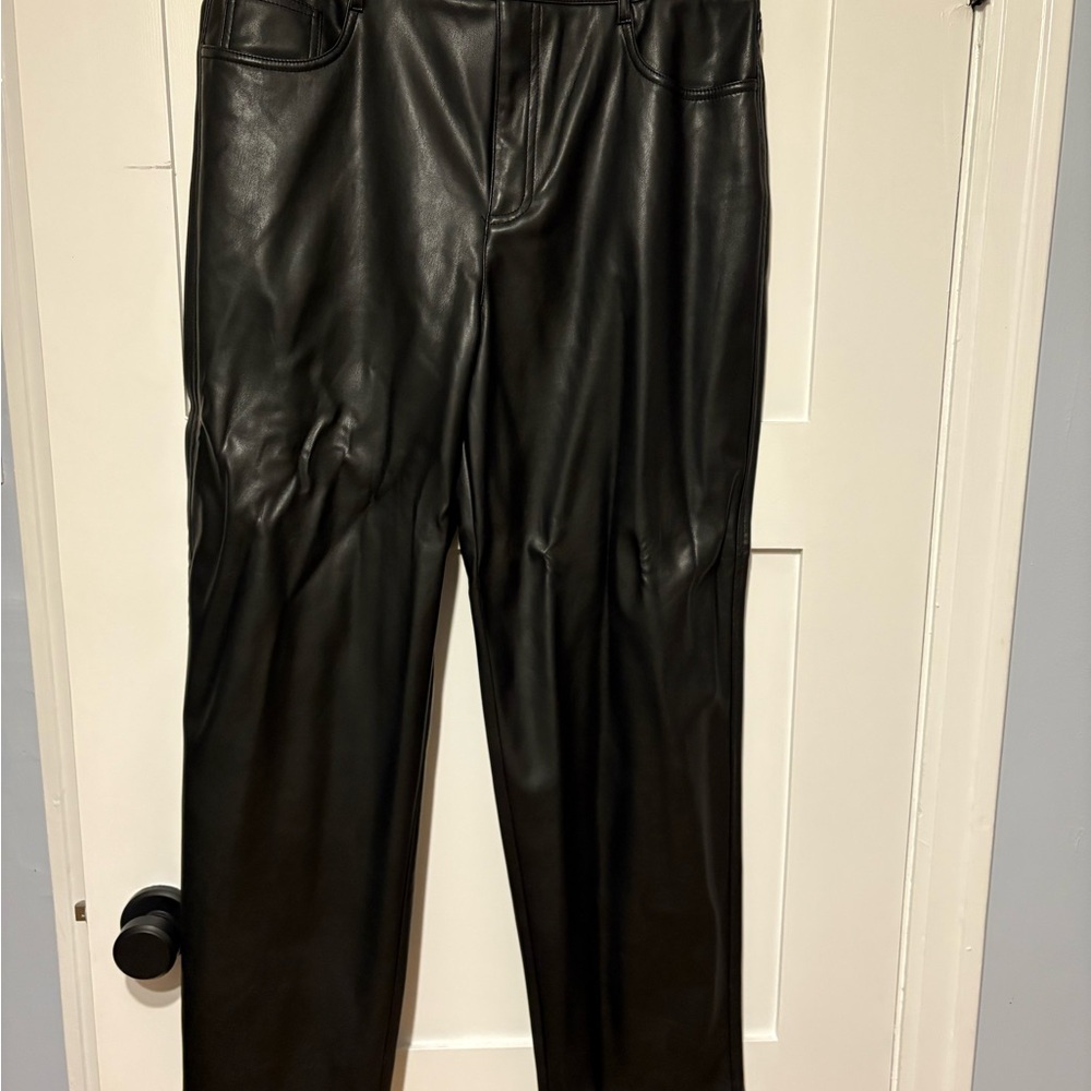 Vegan leather cropped pants - Picture 2 of 2